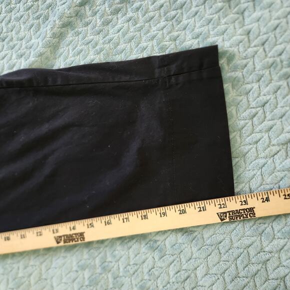 Gloria Vanderbilt Black 12 Cargo Capri Pants - Picture 13 of 14
